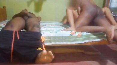 Tamil cuckold ne biwi chudwa ke lund hilaya!