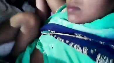 Rajai me mami ko chod diya papa ne!