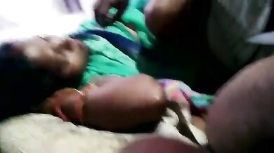 Rajai me mami ko chod diya papa ne!