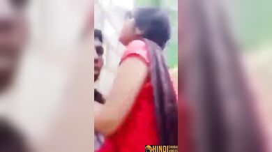 Village ki hot Bhabhi ko laude par bithaya kele ke khet me