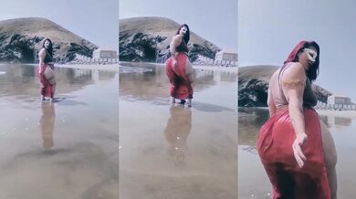 Tourist spot par matke jaisi gaand hila ke nachi bhabhi!