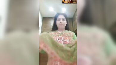 Nude aunty ke big boobs aur chut ka hot solo mms