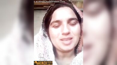 Pakistani Bhabhi ne chuchi aur fudda dikhaya!
