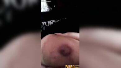 Jawan desi girl ne chuchi dikha ke bola mera doodh pee lo!