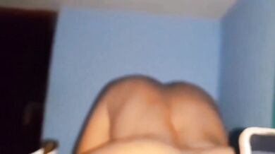 Kali chut wali mallu aunty ne ki lund ki sawari