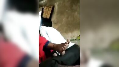 Handicapped dukan wale ne gaanw ki chhori chod di