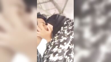 Hijabi ladki ka boobs suck aur lip kiss viral selfie
