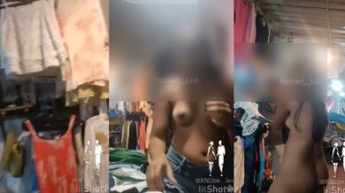 Kapde ki dukan me nude hui smriti jain!