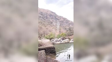 Waterfall ke paas sach me chut chudwai smriti jain ne!