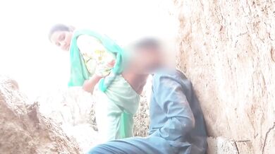 Kashmiri bhabhi moti gaand hila ke pahadi me chudi