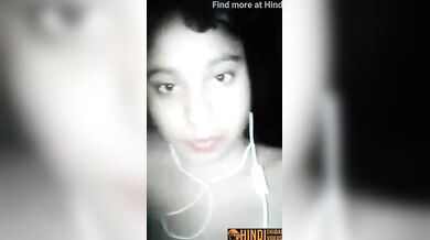 Jawan ladki ne video call me rasbhari chut dikhai