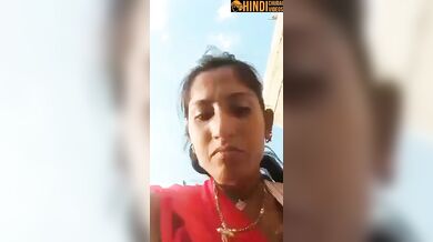 Banjaran bhabhi ne chut dikhai peshab karte hue!