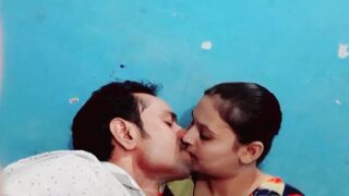 Milf wife aur pati ka dost romantic chodan video Hindi